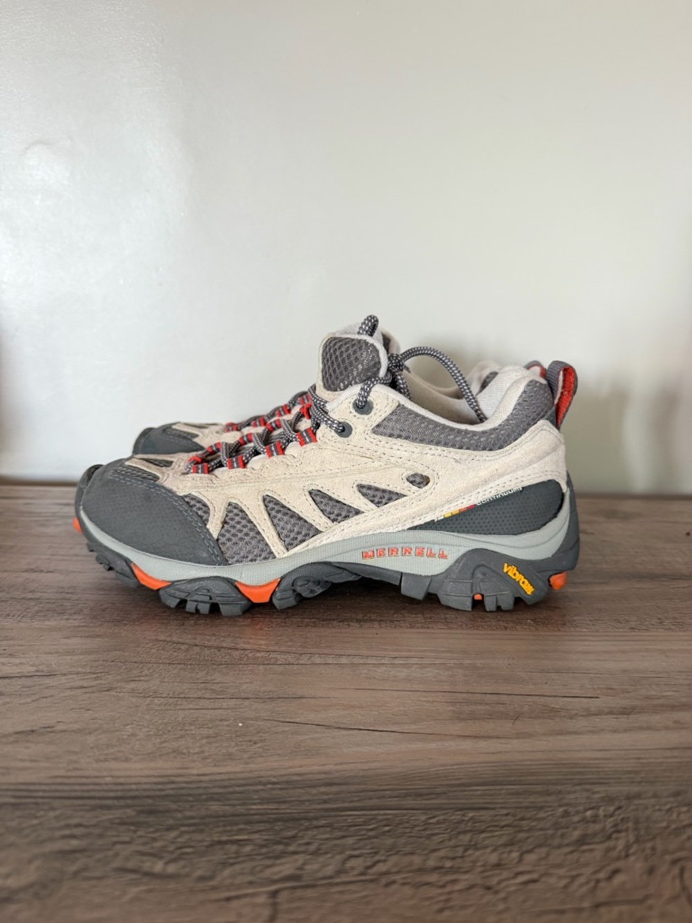 NWOT Merrell Mesa Ventilator II Womens Sz 7 Hiking Walking Shoe/Boot